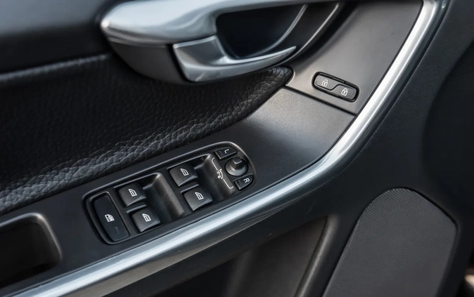 Volvo XC 60 cena 52900 przebieg: 210123, rok produkcji 2013 z Brok małe 562